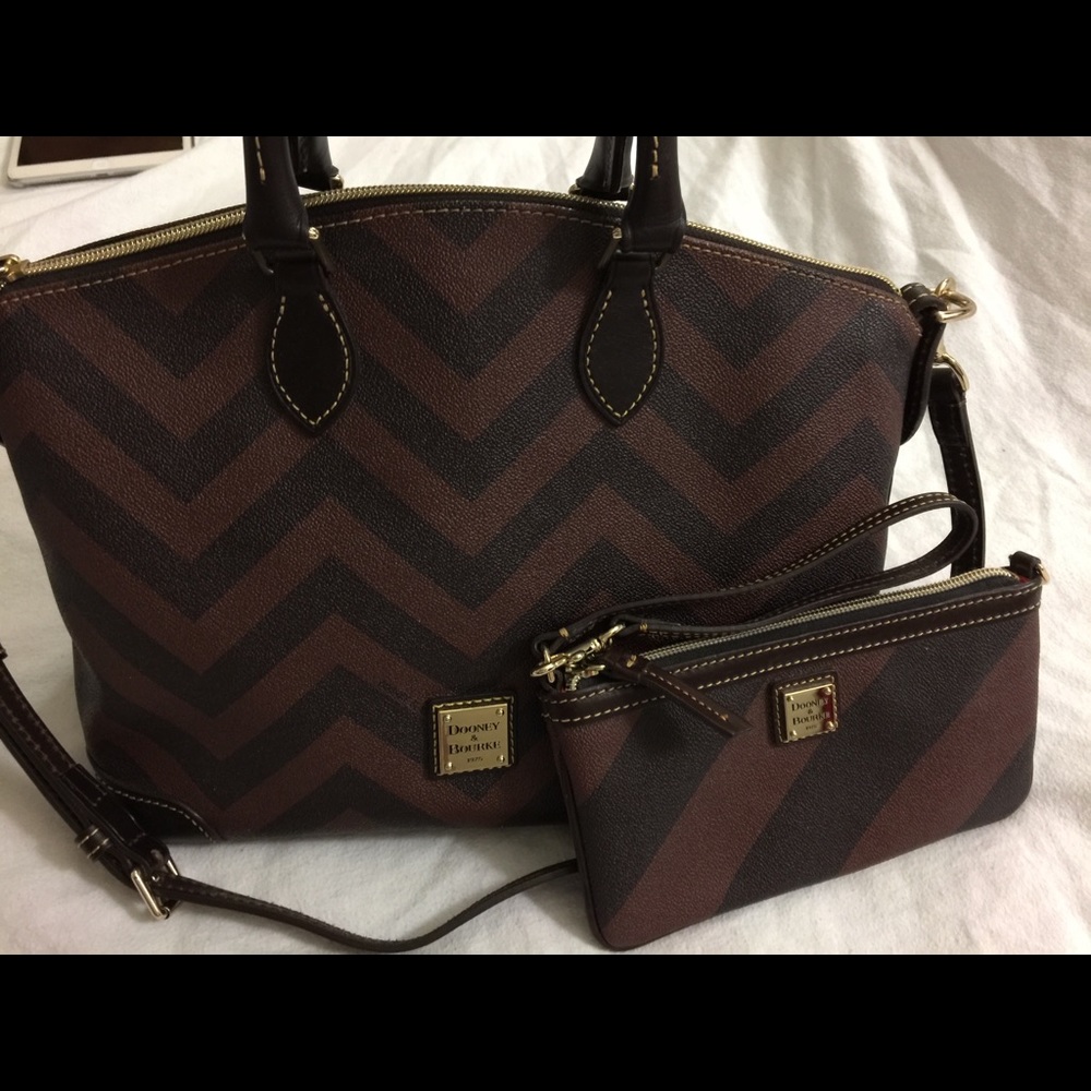 DOONEY AND BOURKE DK BROWN/BROWN CHEVRON